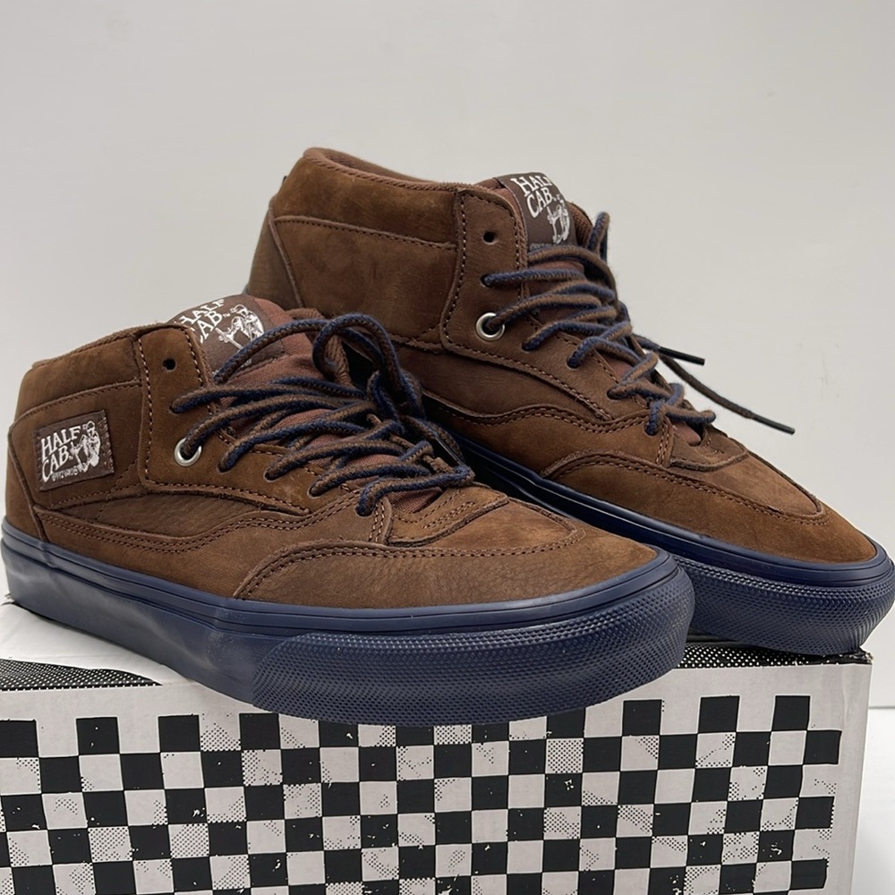 Vans Men’s Skate Half Cab
Nick Michel Brown/Navy
VN0A5KYABF1
Sneakers - Picture 4 of 16
